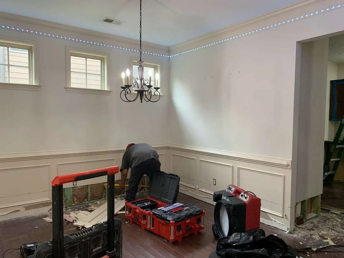 Restoration technician with professional equipment in Davie